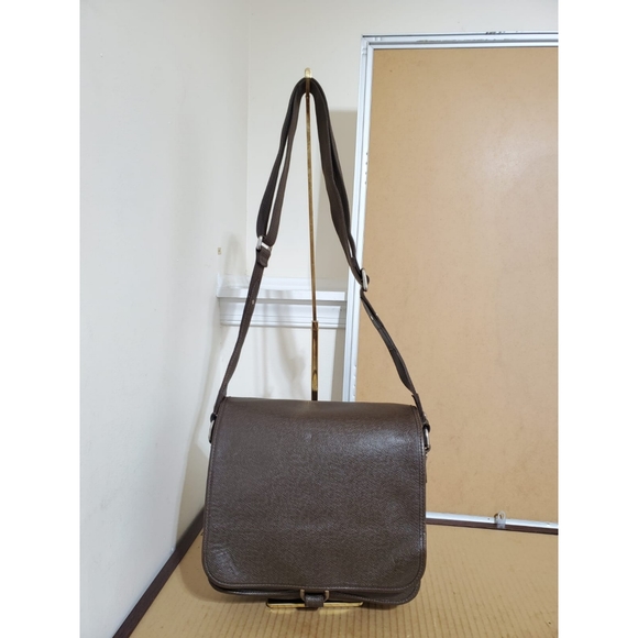 LOUIS VUITTON Grizzli Taiga Leather Andrei Messenger Bag - Picture 2 of 12